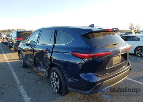 2021 Toyota Highlander Xle z USA, uszkodzony, nr VIN 5TDGZRBH0MS524733